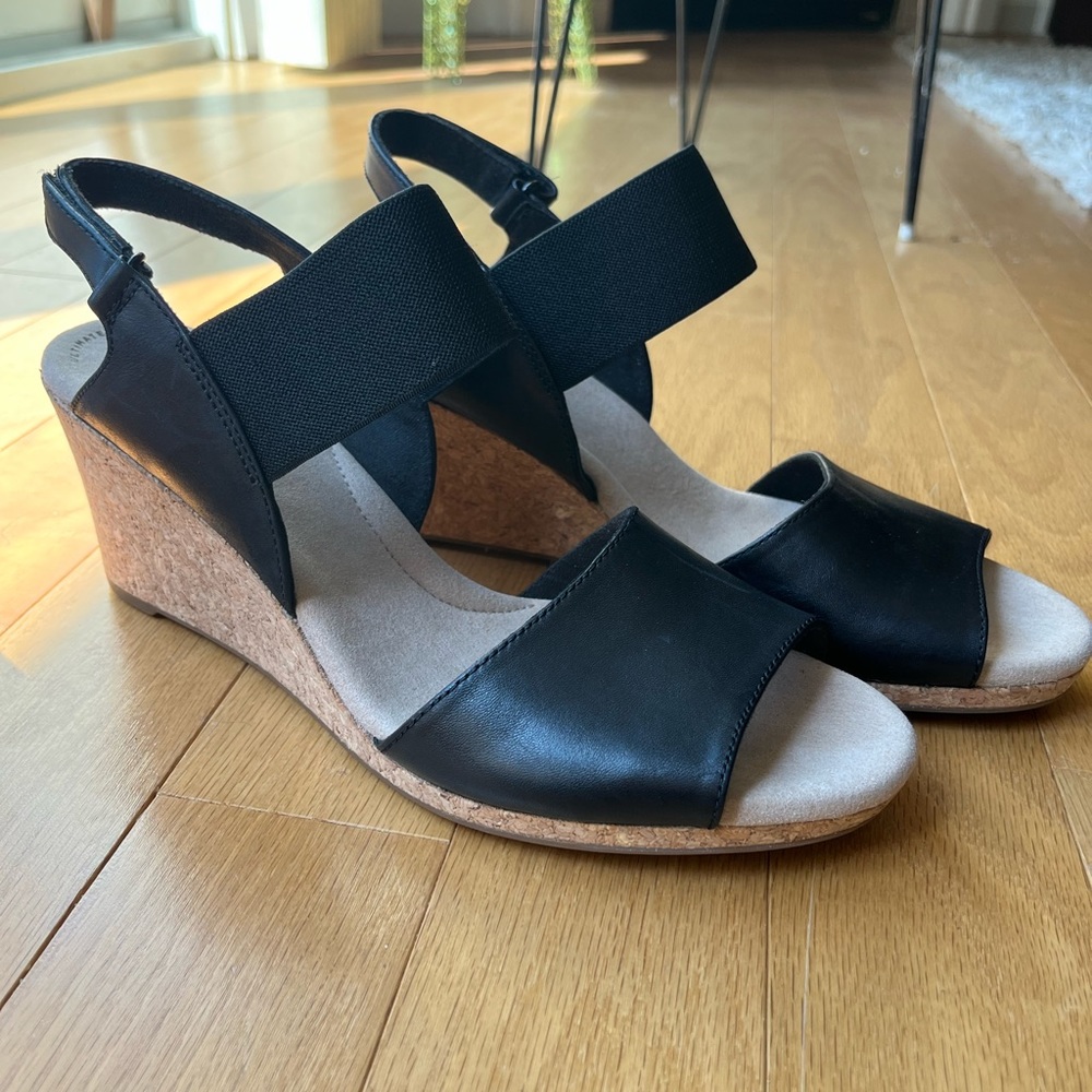 Clarks ~Beautiful black wedge Sandal ~